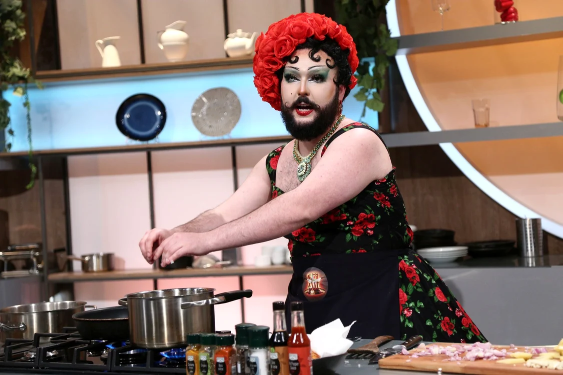 Lady Cirka, un travestit din Madrid, vine să gătească pentru „Chefi la cuțite“ FOTO Antena 1