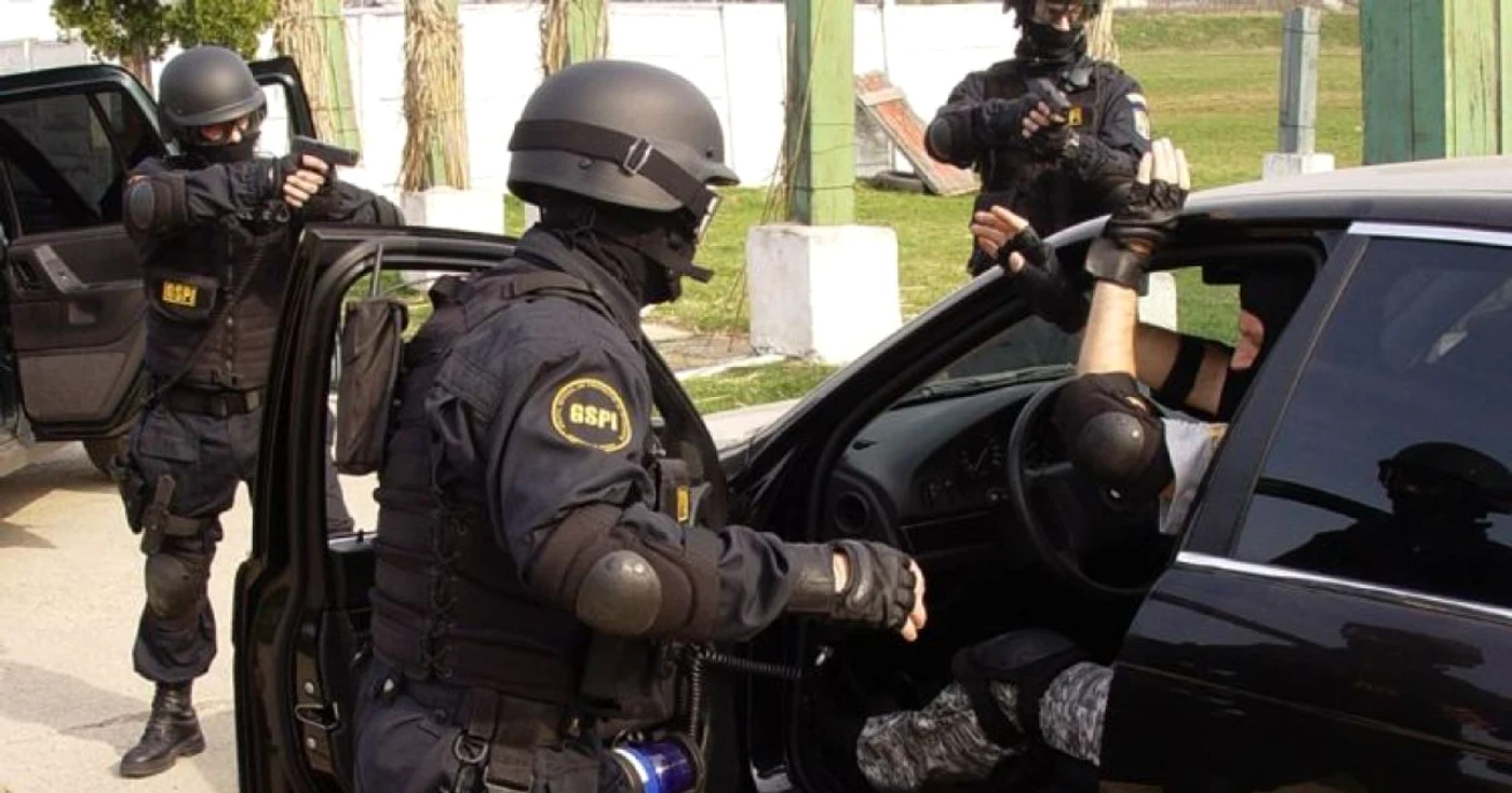 Mascaţii au percheziţionat locuinţa tânărului din Radomireşti (foto arhiva)