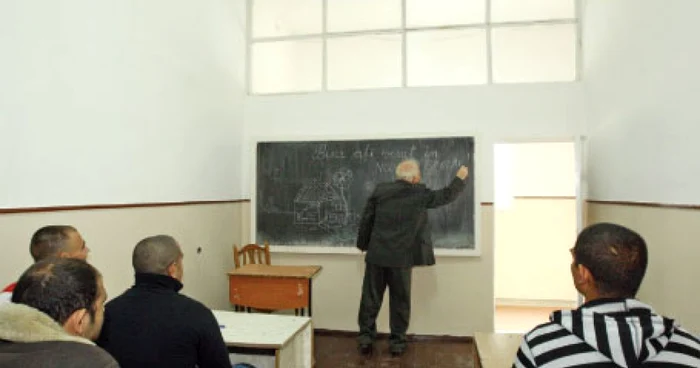 Elevii din penitenciar încep luni şcoala