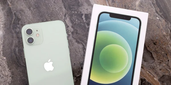 iPhone 12 cutie FOTO Shutterstock