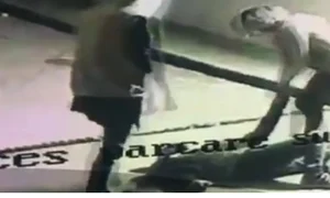 Travestiţii de la Arad îşi aracă victima cu electroşocuri jpeg