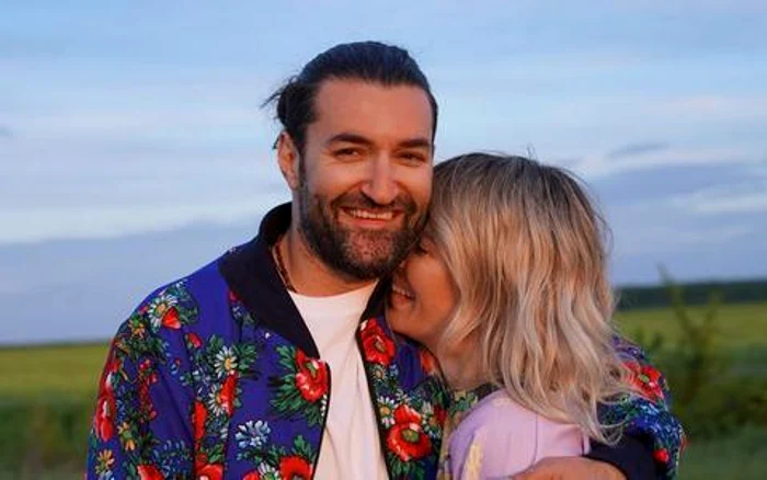 1 smiley si gina au devenit parinti jpg jpeg