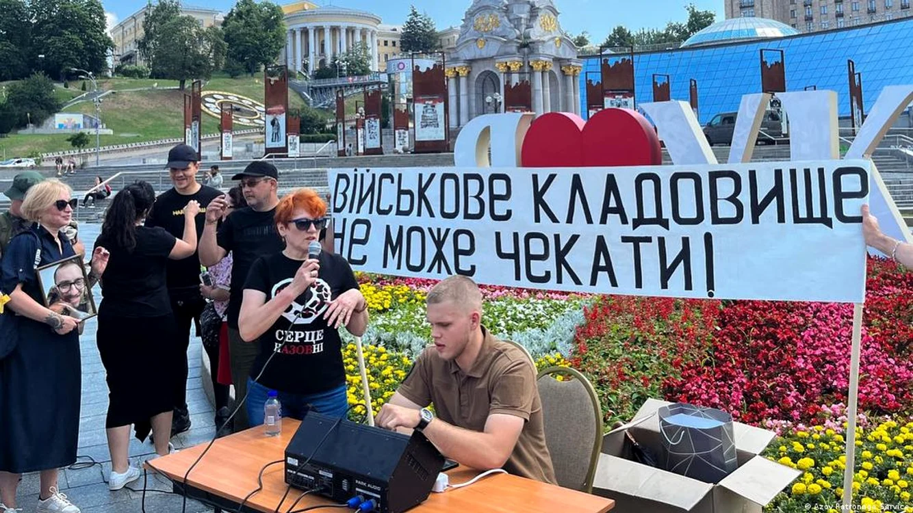 În Ucraina, familiile soldaților căzuți pe front cer înființarea unui cimitir național al soldaților