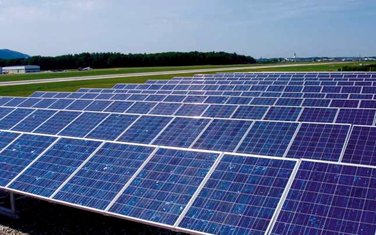 Parcul fotovoltaic de la Târnăveni va fi construit pe o păşune ce va putea fi utilizată în continuare de fermieri
