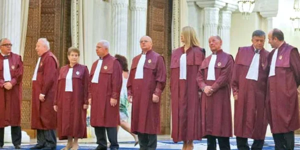 Magistraţii CCR au golit  de conţinut efortul  Guvernului de a scurta listele electorale  
