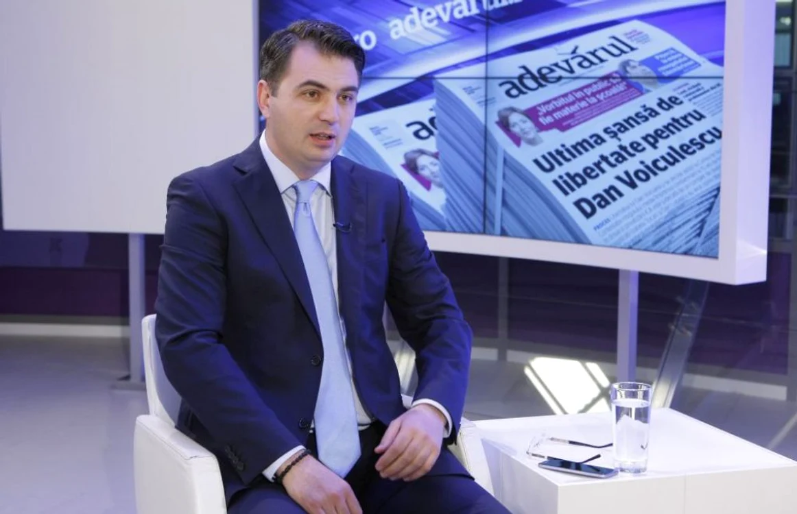 Radu Popa a trecut, în septembrie 2014, de la PPDD la PSD si, tot atunci, anunta ca a fost numit consilier pe probleme de politica al lui Victor Ponta