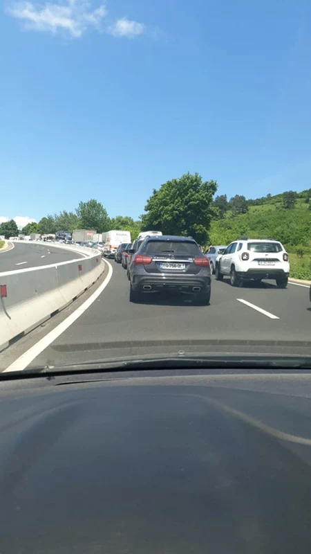 Cozile infernale de pe Valea Oltului din Vâlcea s-au mutat la Sibiu în zona Boiţa - Veştem tot pe DN7 Foto Marius Firtonea