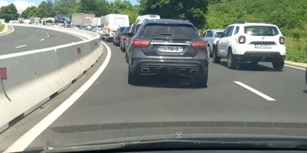 Cozile infernale de pe Valea Oltului din Vâlcea s-au mutat la Sibiu în zona Boiţa - Veştem tot pe DN7 Foto Marius Firtonea