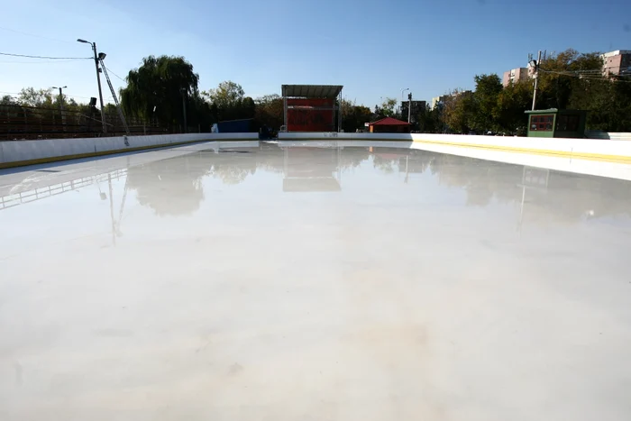 Patinoarul are 1.800 mp și este primul care se deschide în Capitală