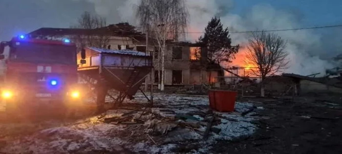 Artileria rusă a lovit o şcoală din oraşul Merefa în regiunea Harkov FOTO Press Service Of The State Emergency Service Of Ukraine/Handout/Reuters