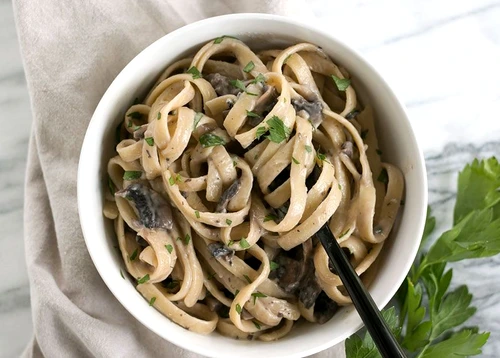 Tagliatele cu sos de ciuperci si ierburi aromate jpeg