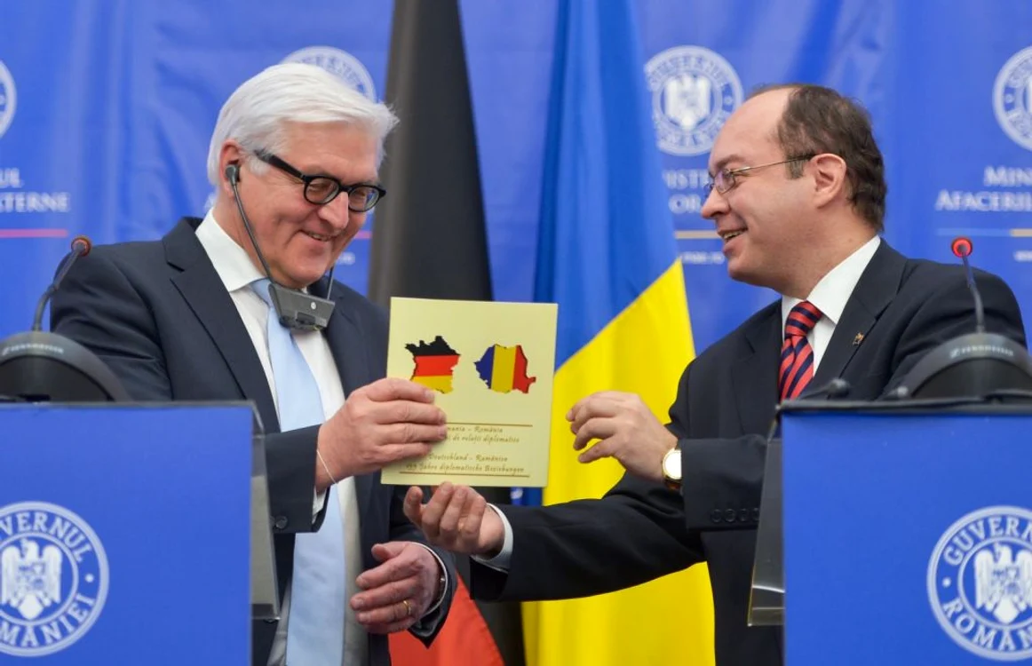 Bogdan Aurescu i-a dăruit omulogului său german o broşură cu harta Franţei, în loc de cea a germaniei FOTO Andreea Alexandru