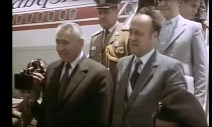 Ion Dinca si Stefan Andrei in 1982 la o intoarecere din Irak