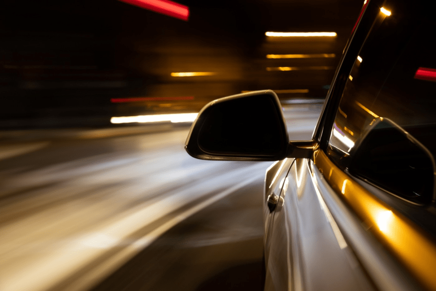 Șoferiță din Arad prinsă conducând cu 131 km/h în localitate. Ce sancțiune a primit