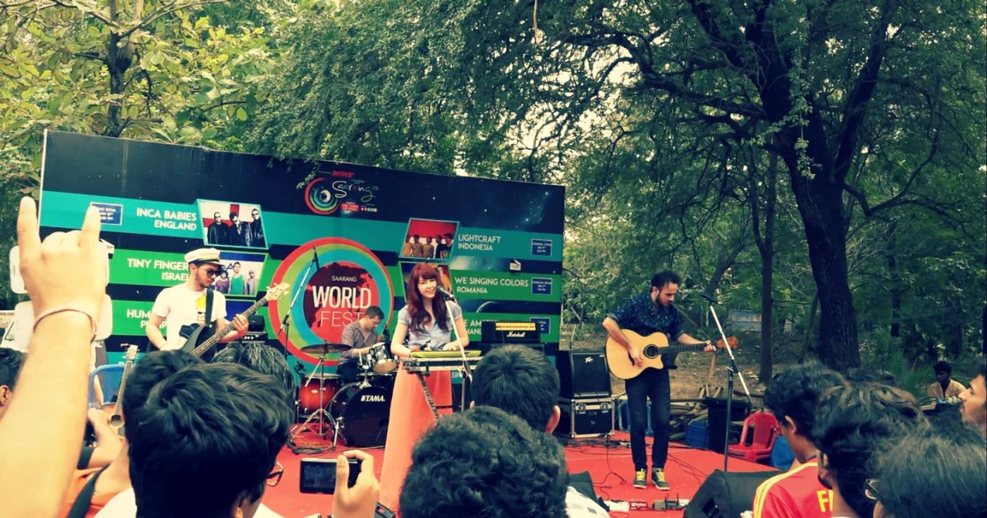 We Singing Colors pe scena Saarang World Fest din India