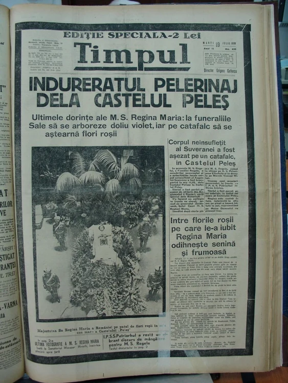 
    Ziarul „Timpul” scria că ultima dorință a Reginei Maria a fost să fie arborat doliu violet, iar pe catafalc să fie așezate flori roșii  