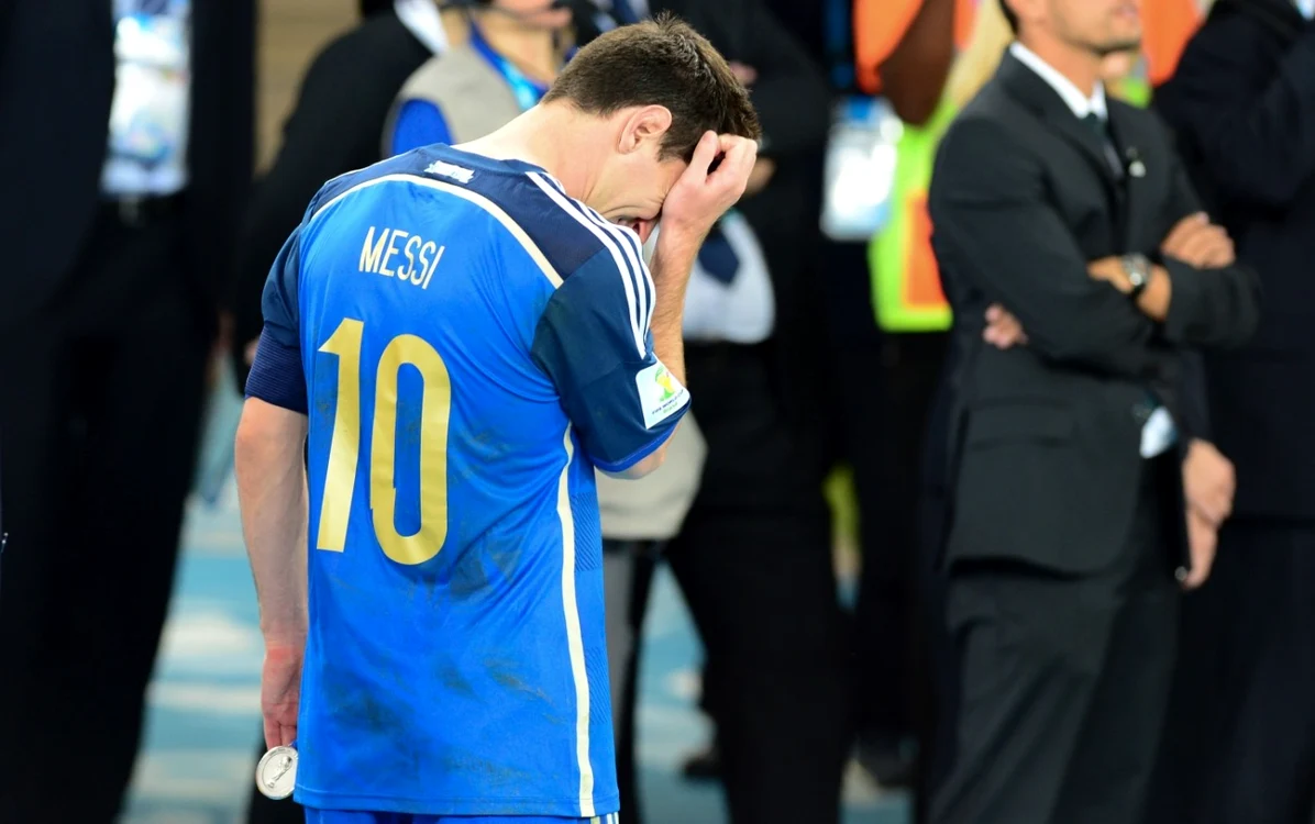 Leo Messi exasperat de propriile ratări. FOTO: commons.wikimedia.org