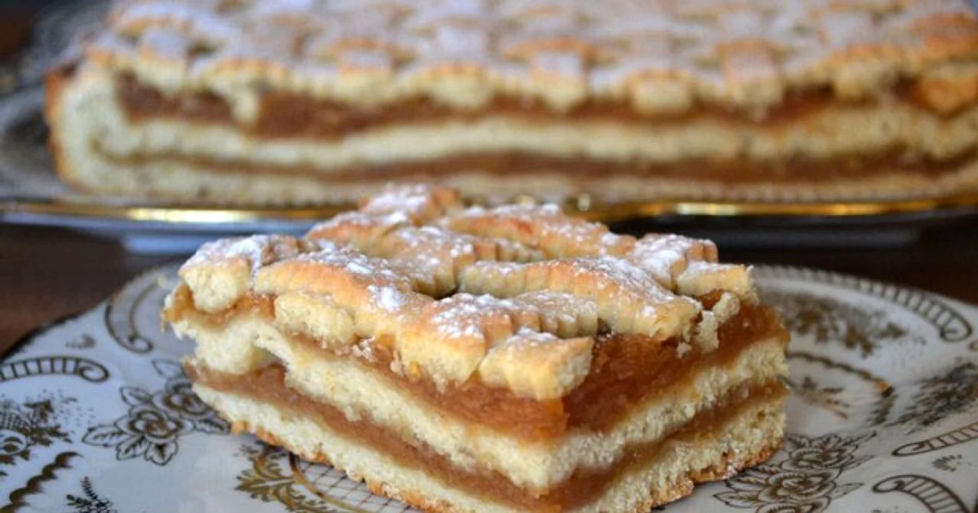 Linzer cu mere Foto-www.bucatariairinei.ro