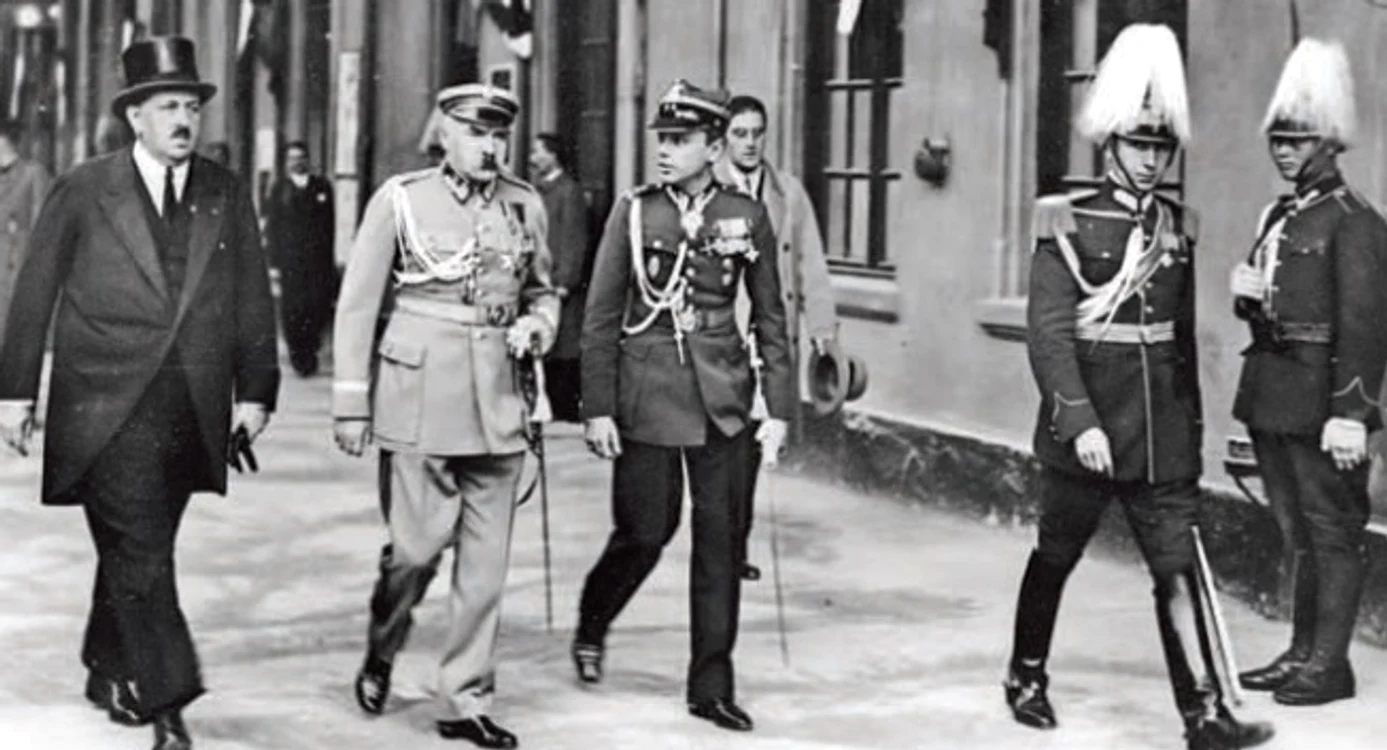 Mareșalul Piłsudski la Sinaia,  însoţit de Jan Szembek,  ambasadorul polonez la București (primul din stânga) și de locotenent-colonelul Roman Michalowski,  atașatul militar (14 octombrie 1931)