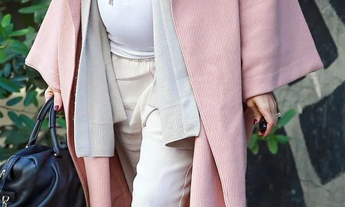 *EXCLUSIVE* Pregnant Jessica Alba heads to a meeting in Los Angeles jpeg