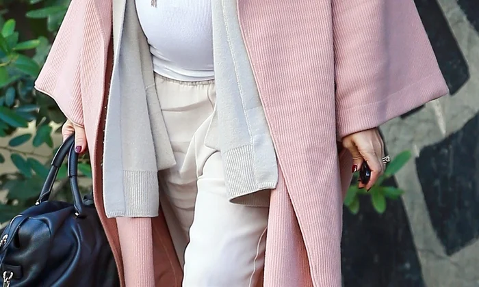 *EXCLUSIVE* Pregnant Jessica Alba heads to a meeting in Los Angeles jpeg