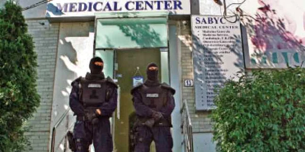 O israeliană  acuză „mascaţii“ de la clinica Sabyc
