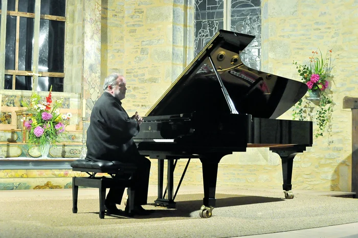Jean-Claude Pennetier este profesor la Conservatorul din Paris şi dirijează Ansamblul Intercontemporain FOTO: Arhiva Festivalului „George Enescu“