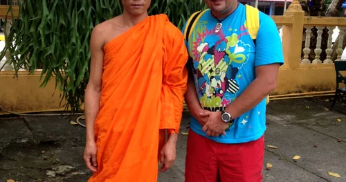 Tiberiu Molnar la un templu budist din Phuket