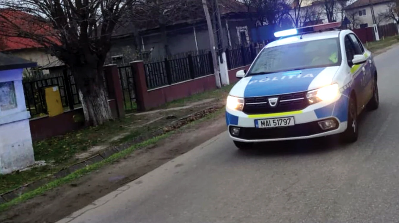 
    Echipajul de poliție a blocat șoferul reclacitrant pe DN 73 în localitatea StâlpeniFoto:curier.ro  