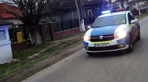 Echipajul de poliție a blocat șoferul reclacitrant pe DN 73 în localitatea StâlpeniFoto:curier.ro