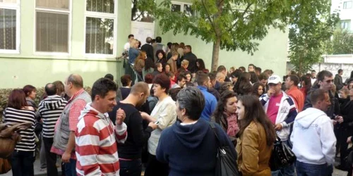 Studenţii au venit să îşi ocupe locurile la cămin