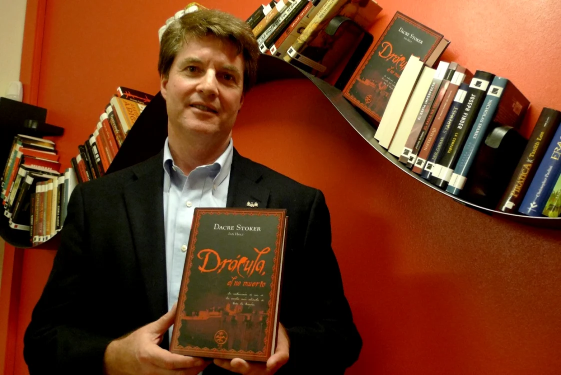 Dacre Stoker va realiza un serial despre Dracula. FOTOgoogle.com