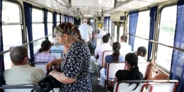 Autobuzele vor circula ca în zilele de weekend