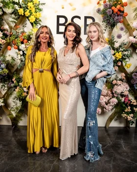 Diana Munteanu și Carmen Grebenișan au îmbrăcat același model de rochie Foto: Instagram