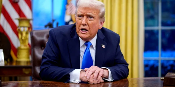 250211 donald trump oval office resolute desk ac 602p b91b38 webp