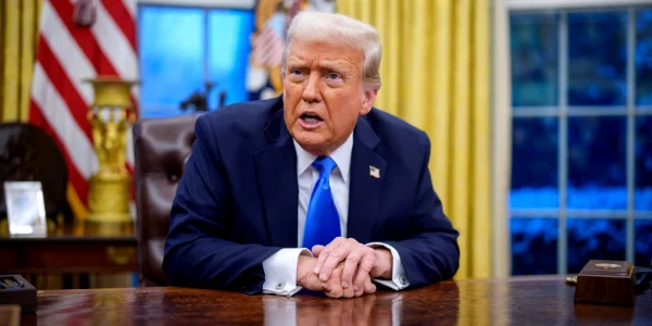 250211 donald trump oval office resolute desk ac 602p b91b38 webp