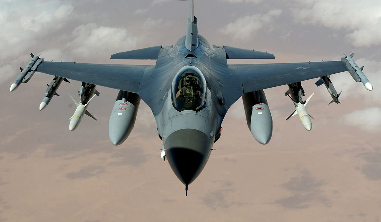 Avioanele F-16 ale Ucrainei ar putea fi pilotate de străini