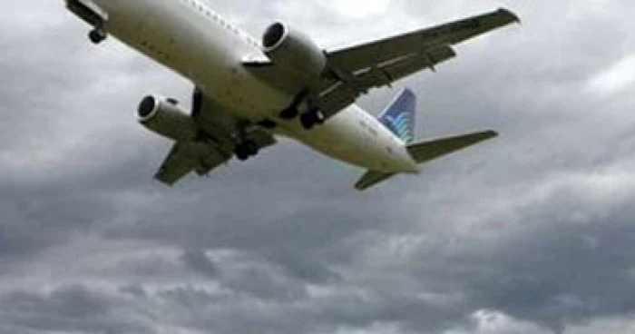 Un mort şi mai mulţi răniţi după ce un avion al Bangkok Airways a derapat la aterizare