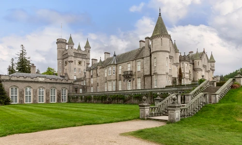 Vacantele Familiei Regale Britanice la Castelul Balmoral  Sursa foto shutterstock 2450942885 jpg