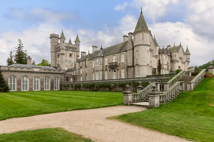 Vacantele Familiei Regale Britanice la Castelul Balmoral  Sursa foto shutterstock 2450942885 jpg