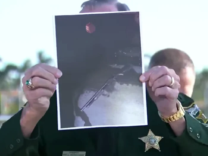 Fotografie cu arma folosită de tânăr/FOTO: FOX 5 Washington DC