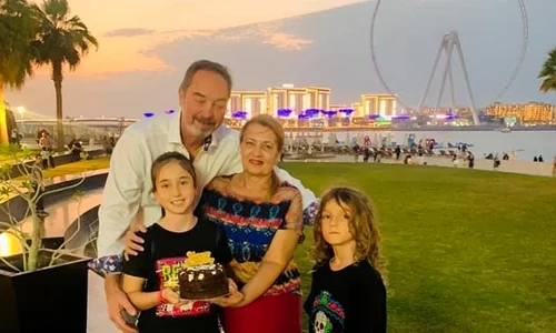 Părinții Ralucăi au venit în vacanță în Dubai  jpeg