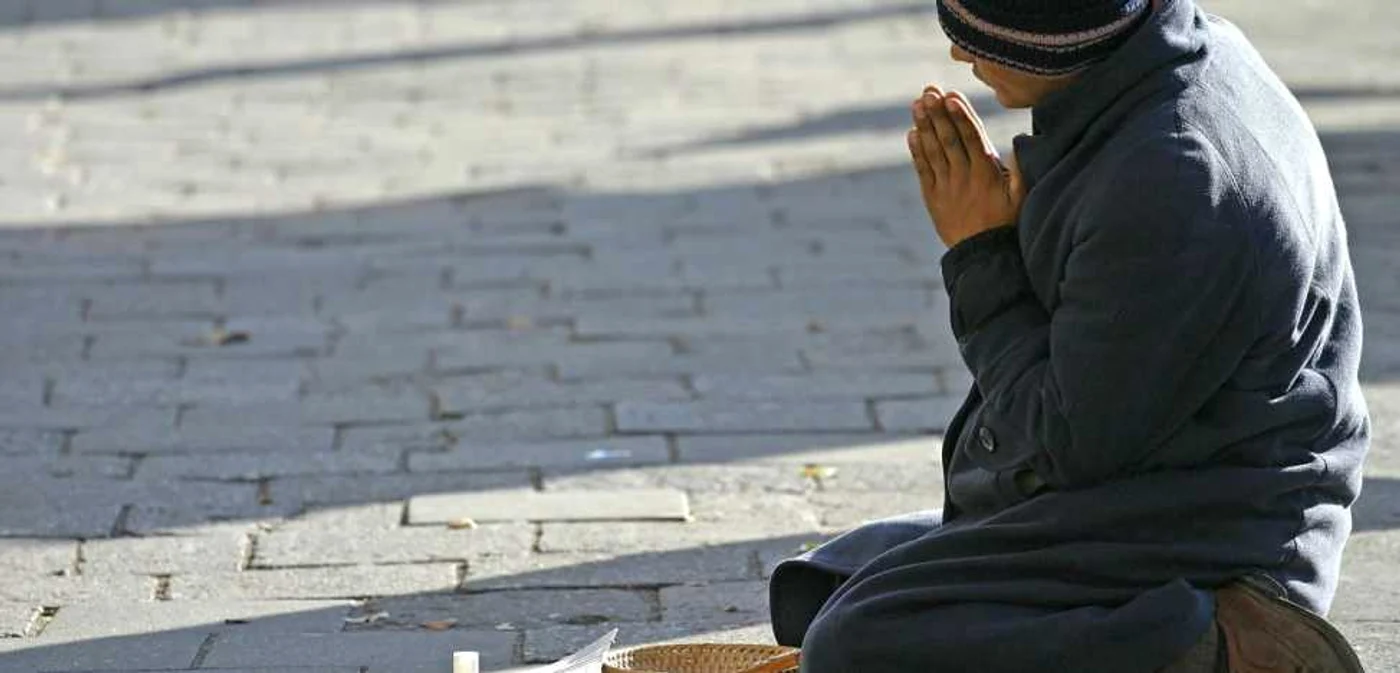 Cerşetoria, ocupaţia care aduce bani frumoşi
