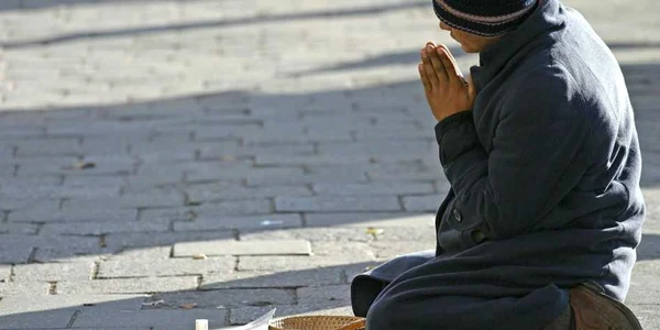 Cerşetoria, ocupaţia care aduce bani frumoşi