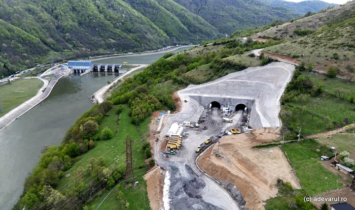 Tunelul Robești, de pe Valea Oltului. Foto: Daniel Guță. ADEVĂRUL