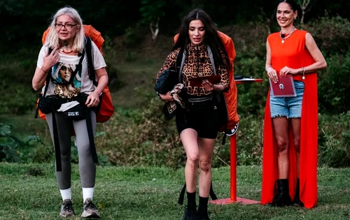 Catinca și Calina au părăsit primele Asia Express foto: Facebook 