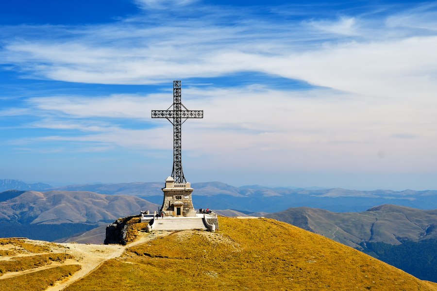 Misterul Crucii de pe Caraiman, monumentul intrat în Cartea Recordurilor, căreia comuniștii au vrut să-i reteze brațele| FOTO VIDEO 