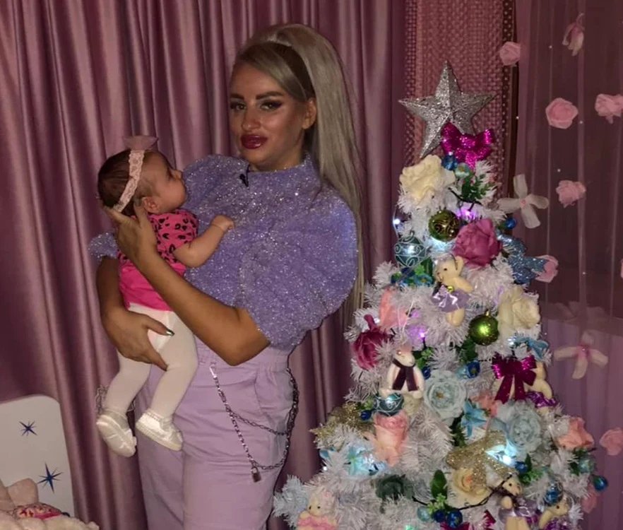 
    Isabela și păpușile ei au haine identicefoto: arhivă personală  