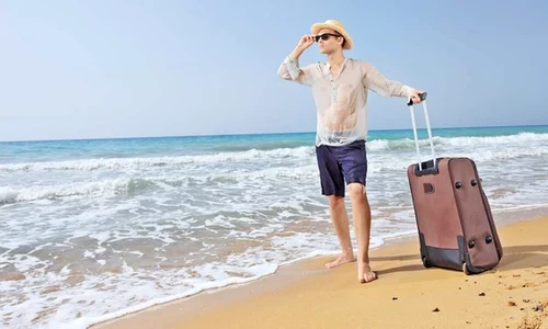 mare turist bagaj toamna shutterstock jpeg
