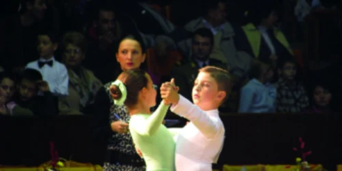 Resita: Reşiţenii concurează în pas de vals şi samba